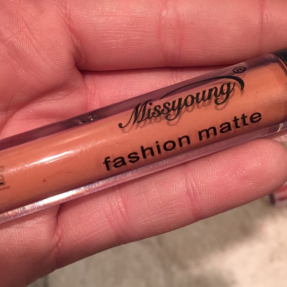 Miss Young Matte Lip Gloss (Set of 6) - Picture 5 of 8
